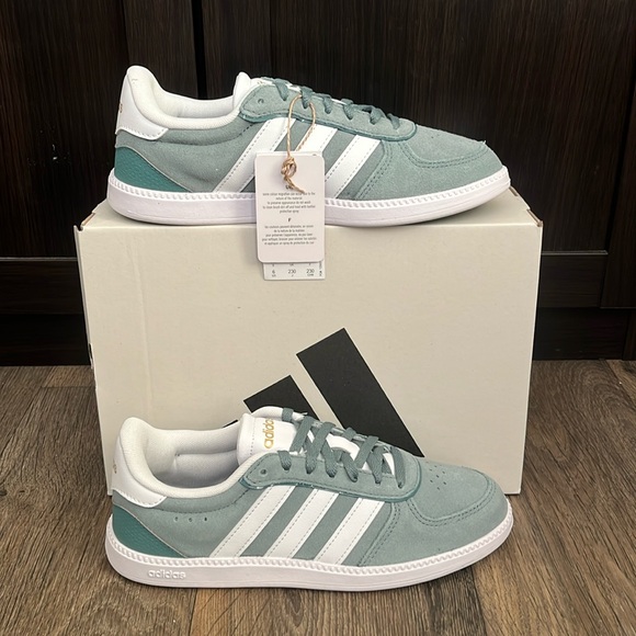 NWT Adidas Breaknet Sleek Women's Shoes - Hazy Esmerald/White - JH6349 - Picture 2 of 12